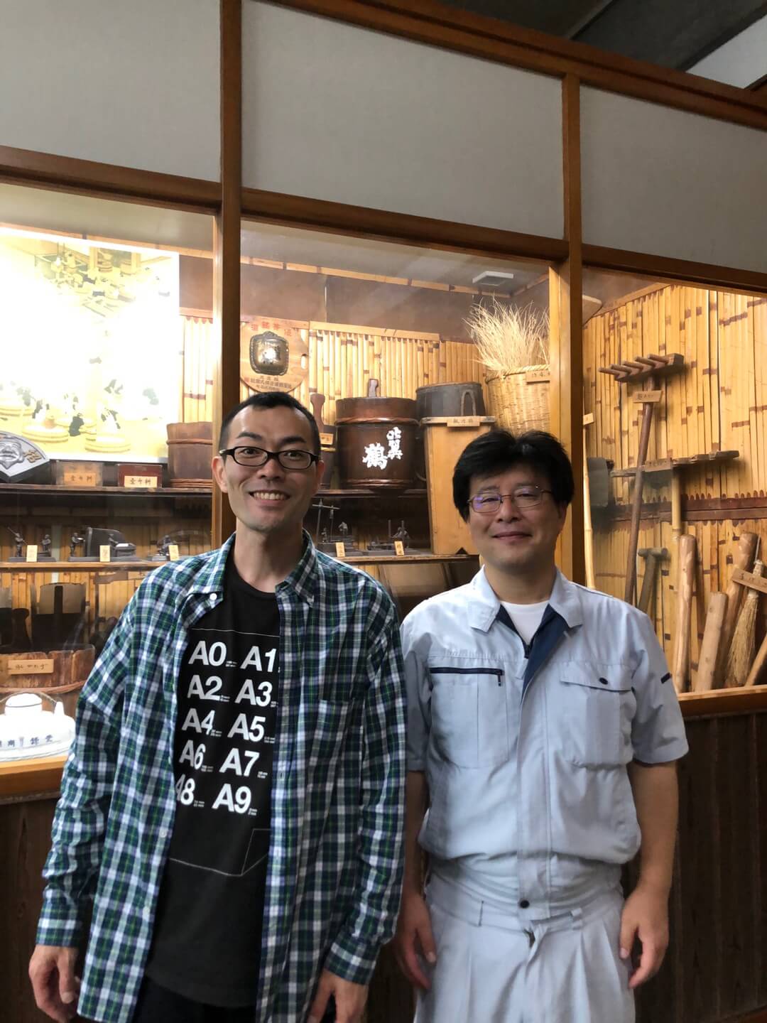 写真:比翼鶴酒造常二ノ宮さんと店主飯島のツーショット